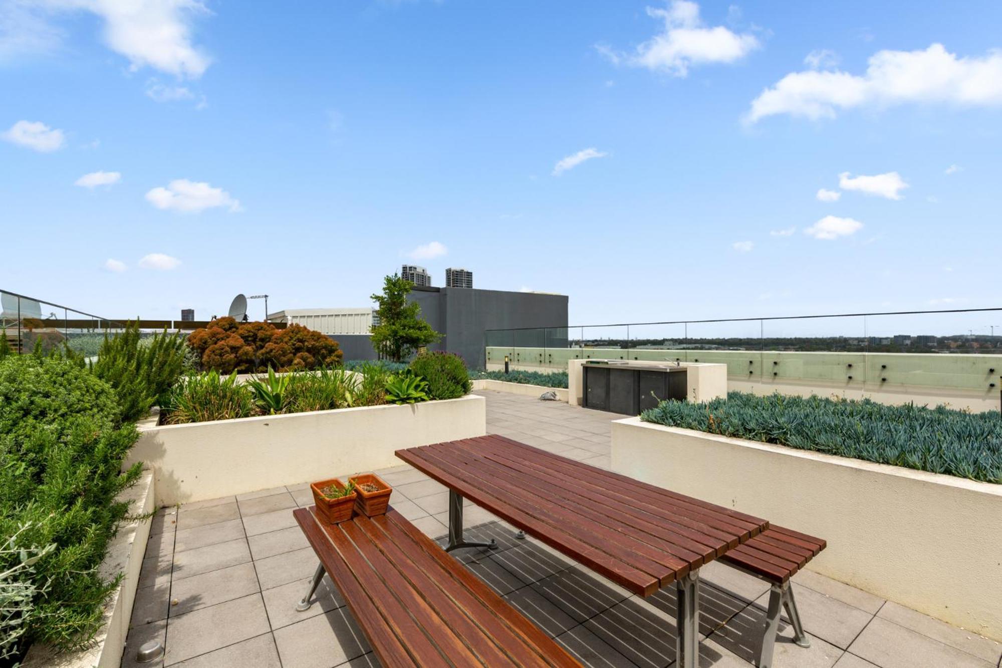 Luxe 2-bed: Modern Interiors Balcony & Bbq Area Apartment